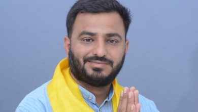 AAP नेता पियुष परमार गुजरात सरकार की किसान विरोधी नीति पर बयान देते हुए