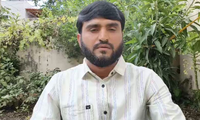प्रवीण राम AAP चैतर वसावा मामले पर बयान देते हुए आदिवासी अधिकारों और आंदोलन की बात करते हुए