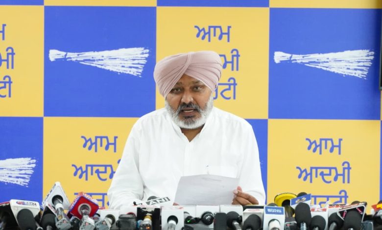 भाजपा का कानूनी सलाहकार नशे के साथ पकड़ा गया, भाजपा नेताओं ने पंजाब में सीधे तौर पर नशे बेचने शुरू कर दिए है: हरपाल सिंह चीमा