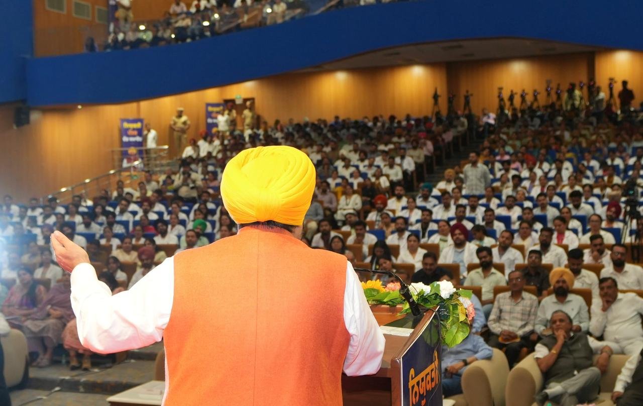 मुख्यमंत्री भगवंत मान ने और 523 युवाओं को सौंपे नियुक्ति पत्र; कहा, 'आप' सरकार ने पारदर्शी और योग्यता-आधारित भर्तियों के माध्यम से 67,563 सरकारी नौकरियां दी