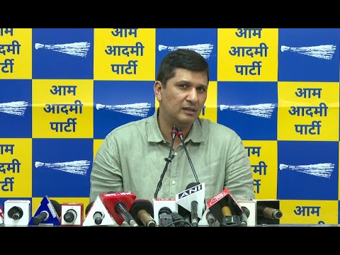 सौरभ भारद्वाज MCD भ्रष्टाचार और अवैध निर्माण पर प्रेसवार्ता करते हुए दिल्ली प्रशासन की कार्यप्रणाली पर सवाल उठाते हुए।
