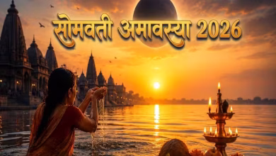 सोमवती अमावस्या 2026 के अवसर पर पीपल के पेड़ की पूजा करते श्रद्धालु और धार्मिक अनुष्ठान करते हुए लोग।
