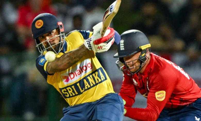 T20 World Cup 2026 में इंग्लैंड और श्रीलंका महिला टीमों का क्रिकेट मैच खेलते हुए दृश्य