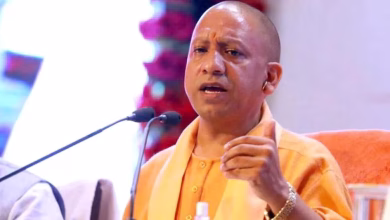 सीएम योगी आदित्यनाथ अयोध्या में विकास परियोजनाओं का उद्घाटन करते हुए और मीडिया से बातचीत में SIT जांच पर बयान देते हुए।