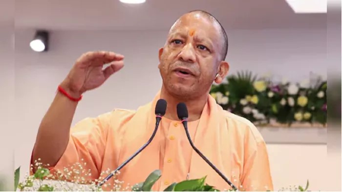 सीएम योगी आदित्यनाथ बरेली दौरे के दौरान जनसभा और मंडलीय समीक्षा बैठक की तैयारियों की तस्वीर।