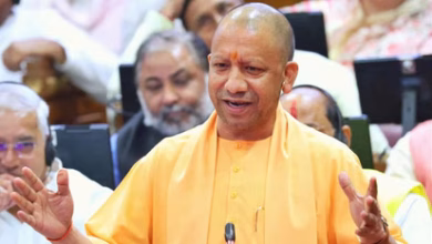 सीएम योगी आदित्यनाथ यूपी स्टार्टअप नीति 2026 समीक्षा बैठक में नवाचार और स्टार्टअप विकास पर चर्चा करते हुए