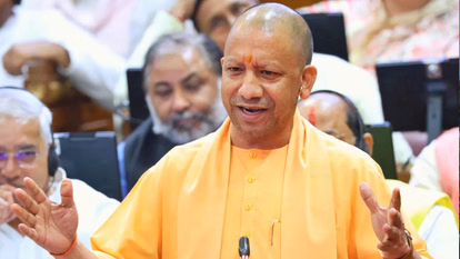 सीएम योगी आदित्यनाथ यूपी स्टार्टअप नीति 2026 समीक्षा बैठक में नवाचार और स्टार्टअप विकास पर चर्चा करते हुए
