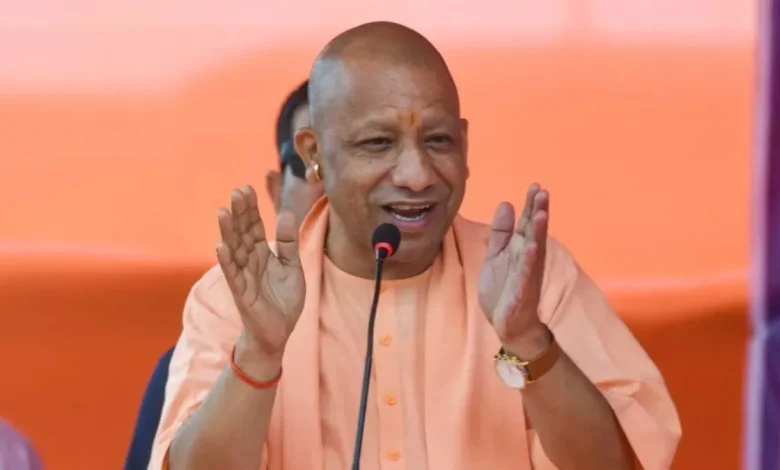 सीएम योगी आदित्यनाथ यूपी की पद्म पुरस्कार प्राप्त विभूतियों को बधाई देते हुए