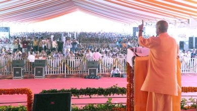 ललितपुर में मुख्यमंत्री योगी आदित्यनाथ फार्मा पार्क और विकास परियोजनाओं के उद्घाटन कार्यक्रम में संबोधित करते हुए