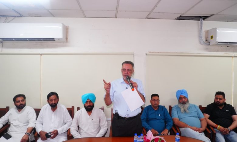 कैबिनेट मंत्री डॉ. बलबीर सिंह ने पटियाला में व्यापारियों से की मुलाकात, समस्याओं के जल्द समाधान का दिया आश्वासन