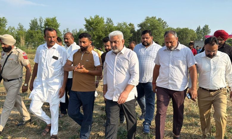 कैबिनेट मंत्री लाल चंद कटारूचक ने गांव झखोलाहरी में नए खेल मैदान का किया उद्घाटन, युवाओं को खेलों के लिए किया प्रेरित