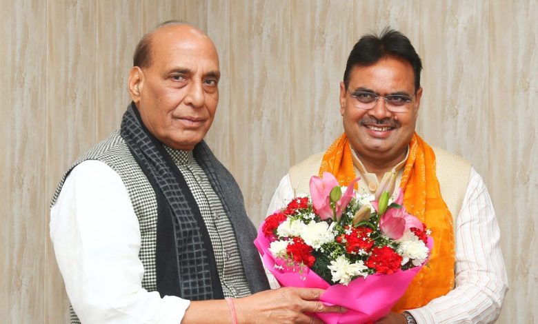 राजस्थान के मुख्यमंत्री भजनलाल शर्मा रक्षा मंत्री राजनाथ सिंह को जन्मदिन की शुभकामनाएं देते हुए
