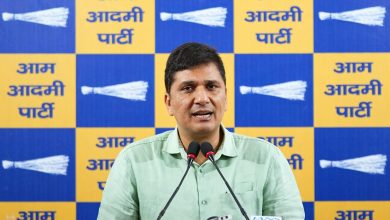 AAP नेता सौरभ भारद्वाज दिल्ली लक्ष्मी योजना की पात्रता शर्तों पर प्रेस कॉन्फ्रेंस को संबोधित करते हुए
