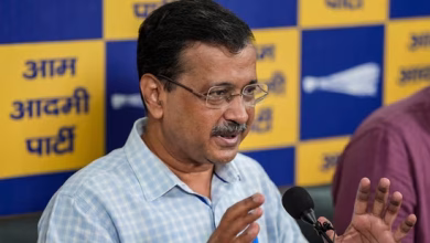 E20 पेट्रोल माइलेज पर 29 ऑटो कंपनियों को पत्र भेजते अरविंद केजरीवाल, वाहन प्रदर्शन और माइलेज पर उठाए सवाल।