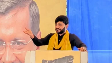 पडधरी में किसानों के तीन दिवसीय उपवास कार्यक्रम को समर्थन देने की घोषणा करते AAP किसान मोर्चा अध्यक्ष प्रवीण राम