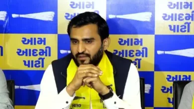 AAP किसान मोर्चा अध्यक्ष प्रवीण राम घेड़ क्षेत्र में किसानों से मुलाकात कर फसल नुकसान का जायजा लेते हुए