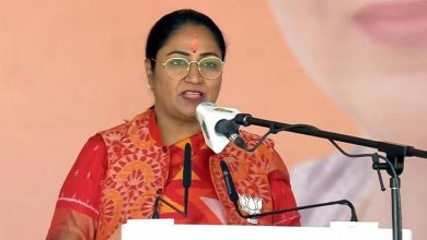 मुख्यमंत्री रेखा गुप्ता सदर बाजार के व्यापारियों से बैठक करते हुए