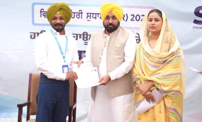 SIR अभियान कार्यक्रम में पहुंचे मुख्यमंत्री भगवंत मान, पात्र मतदाताओं के नाम सुरक्षित रखने की अपील