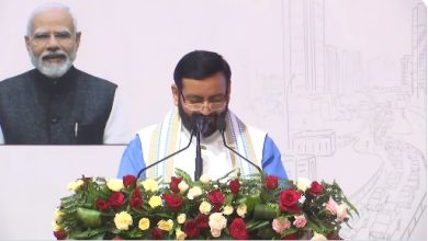 मुख्यमंत्री नायब सिंह सैनी पंचकूला में नवनियुक्त ग्रुप-D कर्मचारियों से संवाद करते हुए।