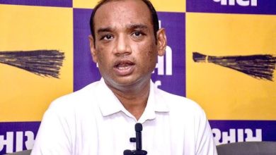 AAP नेता मनोज सोरठिया चैतर वसावा के समर्थन में सिग्नेचर अभियान की घोषणा करते हुए