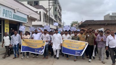 जामनगर के लालपुर में AAP विधायक हेमंत खवा किसानों की जनआक्रोश रैली को संबोधित करते हुए।