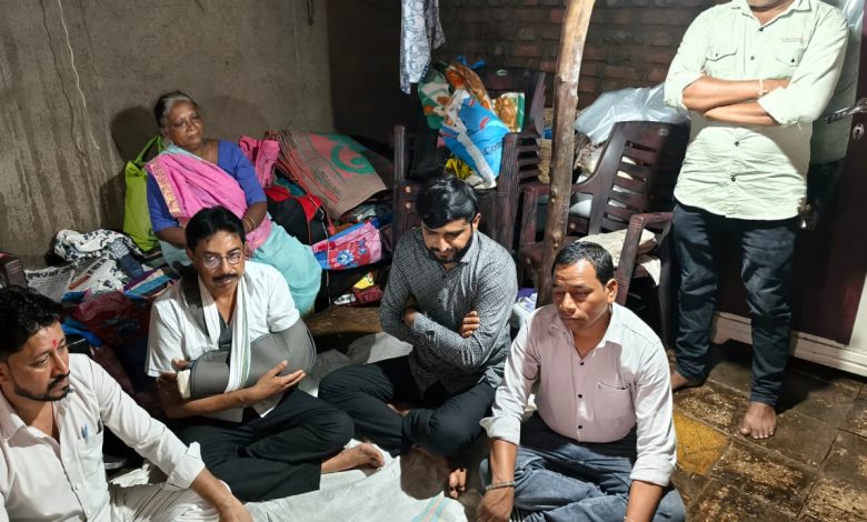 AAP नेता प्रवीण राम वलसाड की बाढ़ में जान गंवाने वाले परिवारों से मिलने पहुंचे