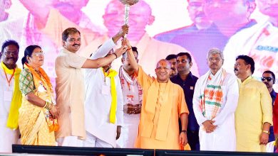 गाजीपुर में ₹692 करोड़ की विकास परियोजनाओं का लोकार्पण और शिलान्यास करते मुख्यमंत्री योगी आदित्यनाथ