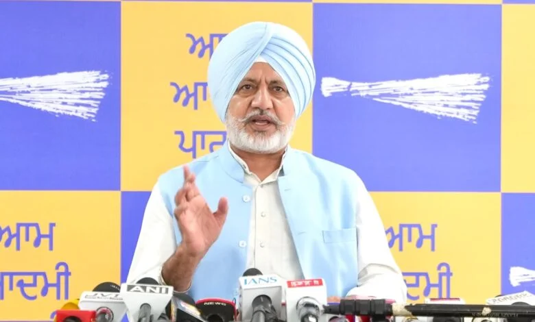 AAP पंजाब मीडिया इंचार्ज बलतेज पन्नू का सुखबीर बादल पर बयान