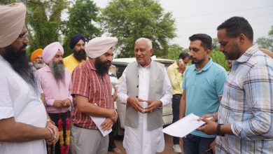 कैबिनेट मंत्री बरिंदर कुमार गोयल नूरपुर बेदी में लिफ्ट इरिगेशन स्कीम का उद्घाटन करते हुए।