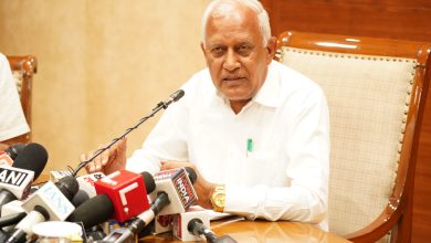 कैबिनेट मंत्री बरिंदर कुमार गोयल रियारकी रजबह परियोजना के पूरा होने पर क्षेत्रवासियों को संबोधित करते हुए।