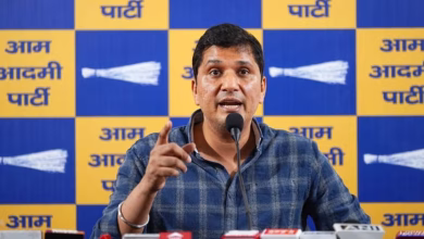 पालम अग्निकांड पर प्रेस बयान देते हुए AAP नेता सौरभ भारद्वाज।