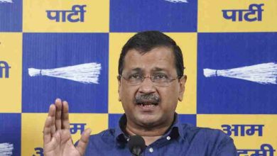 E20 पेट्रोल नीति पर बयान देते हुए अरविंद केजरीवाल, वाहन माइलेज और ईंधन दक्षता को लेकर चिंता व्यक्त करते हुए।