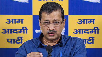 अरविंद केजरीवाल आंदोलनकारी छात्रों के समर्थन में AAP हेल्पलाइन और कानूनी सहायता की घोषणा करते हुए