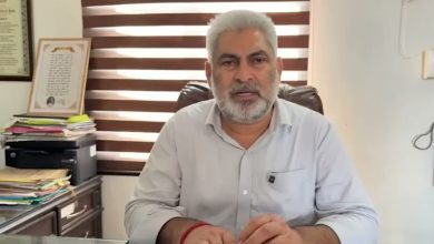 मेरी रसोई योजना के तहत मंत्री लाल चंद कटारूचक राशन किट वितरण और योजना की जानकारी साझा करते हुए।