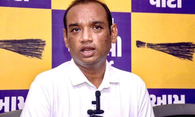 E-20 पेट्रोल मुद्दे पर प्रेस वार्ता करते आम आदमी पार्टी नेता मनोज सोरठिया।