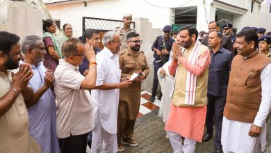 मुख्यमंत्री नायब सिंह सैनी पिंजौर के मानकपुर गांव में टिफिन बैठक के दौरान भाजपा कार्यकर्ताओं से संवाद करते हुए