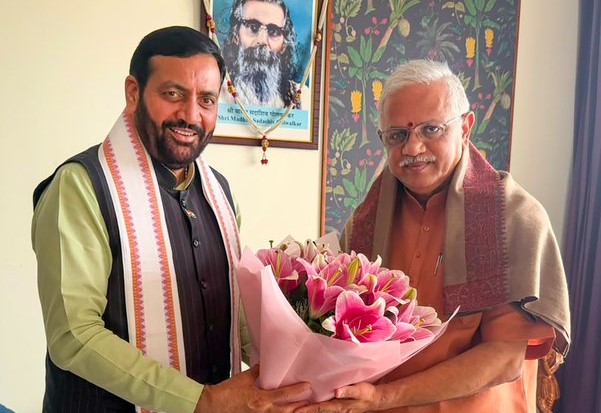 दिल्ली में मुख्यमंत्री नायब सिंह सैनी भाजपा राष्ट्रीय महामंत्री (संगठन) बी.एल. संतोष से मुलाकात करते हुए।