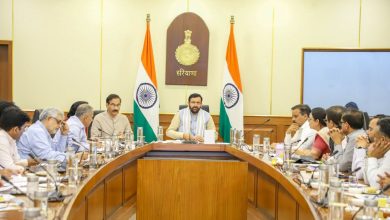हरियाणा मुख्यमंत्री नायब सिंह सैनी कृषि योजनाओं और हरियाणा विजन-2047 पर अधिकारियों के साथ बैठक करते हुए।