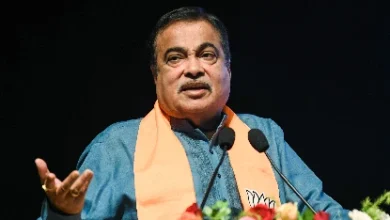 नितिन गडकरी E20 पेट्रोल माइलेज संबंधी चिंताओं और इथेनॉल ईंधन नीति के बारे में बता रहे हैं
