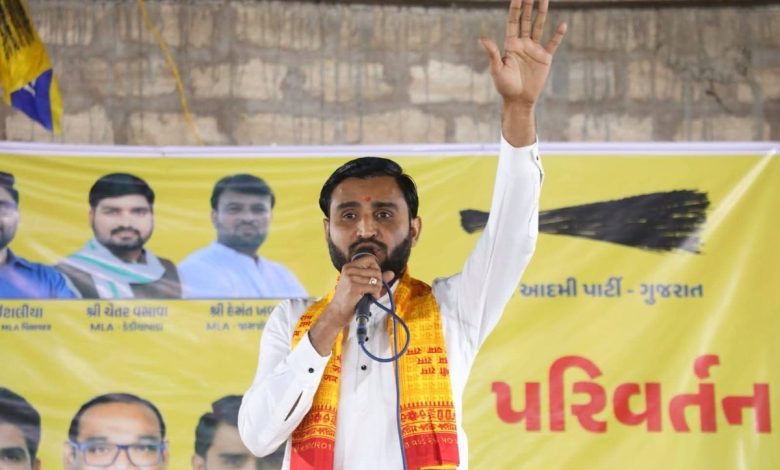 AAP किसान मोर्चा अध्यक्ष प्रवीण राम कपास क्रांति मिशन पर प्रेस कॉन्फ्रेंस करते हुए