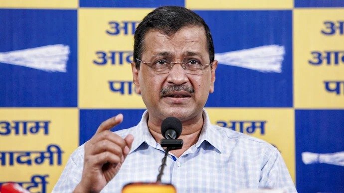मोदी सरकार ने लोगों पर ई-20 पेट्रोल थोपने के लिए ऑटो कंपनियों से बुलवाया झूठ- केजरीवाल