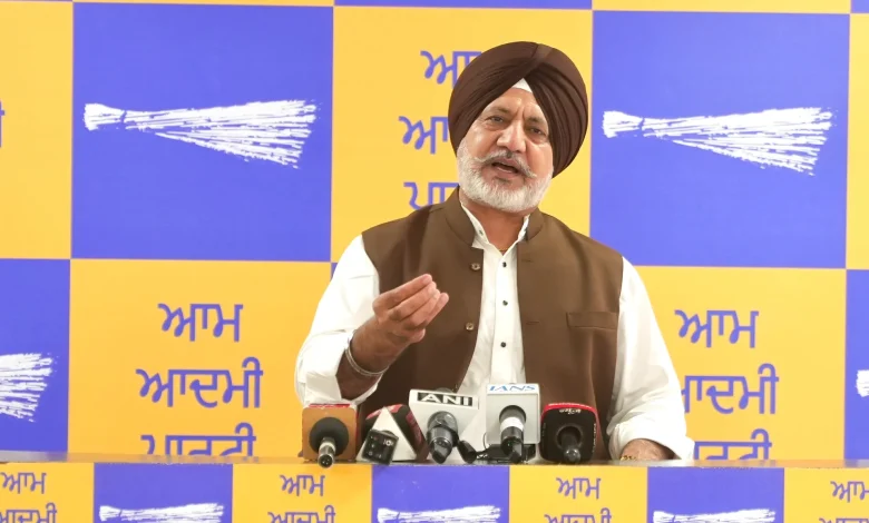 देश के युवा और किसान सड़कों पर हैं, लेकिन बातचीत करने के बजाय, भाजपा सरकार उनकी आवाज़ दबाने के लिए बल का इस्तेमाल कर रही है: बलतेज पन्नू