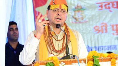 उत्तराखंड के मुख्यमंत्री पुष्कर सिंह धामी हरेला पर्व पर पौधारोपण करते हुए और 'सरकार हर द्वार' कार्यक्रम को संबोधित करते हुए