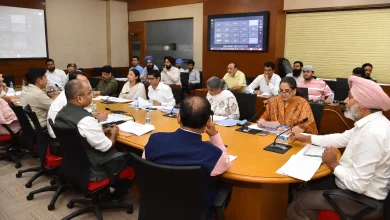 रंगला पंजाब विकास योजना की समीक्षा बैठक में अधिकारियों के साथ हरपाल सिंह चीमा