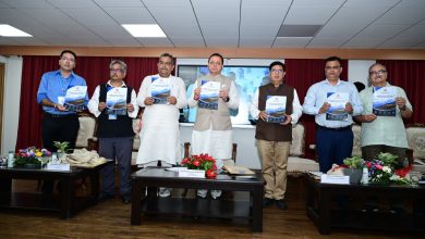 मुख्यमंत्री पुष्कर सिंह धामी देहरादून साइंस सिटी परियोजना का निरीक्षण करते हुए
