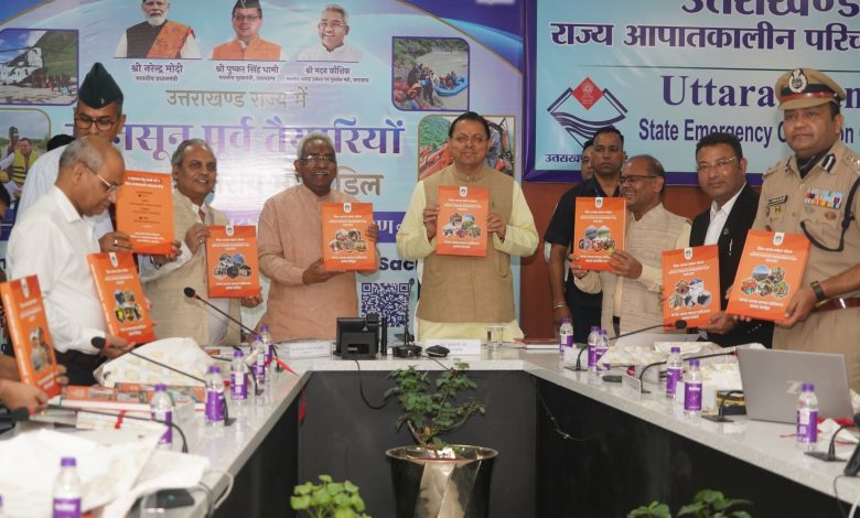 देहरादून में प्री-मानसून मॉक ड्रिल का निरीक्षण करते मुख्यमंत्री पुष्कर सिंह धामी