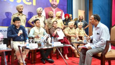 लुधियाना में आयोजित NRI मिलनी के दौरान प्रवासी पंजाबियों की समस्याएं सुनते कैबिनेट मंत्री रवजोत सिंह।