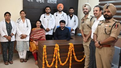 डॉ. रवजोत सिंह ने होशियारपुर सेंट्रल जेल में आम आदमी क्लिनिक का उद्घाटन किया, जहां कैदियों को मुफ्त स्वास्थ्य सेवाएं मिलेंगी।