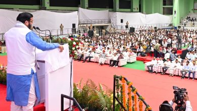 पंचकूला में गुरु पूर्णिमा कार्यक्रम के दौरान मुख्यमंत्री नायब सिंह सैनी नवचयनित ग्रुप-D कर्मचारियों को संबोधित करते हुए।