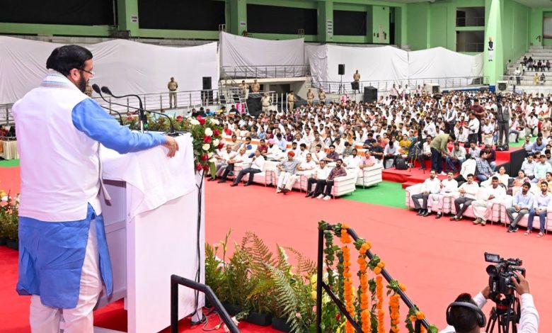 पंचकूला में गुरु पूर्णिमा कार्यक्रम के दौरान मुख्यमंत्री नायब सिंह सैनी नवचयनित ग्रुप-D कर्मचारियों को संबोधित करते हुए।